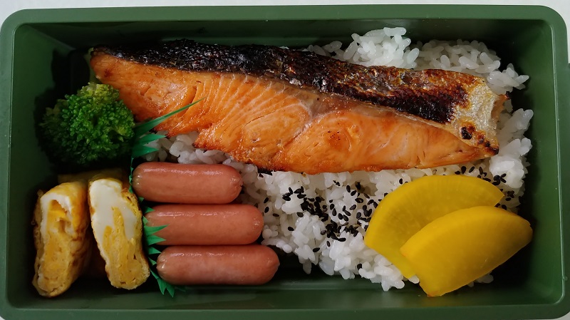 弁当　ごはんの上にのせるおかず